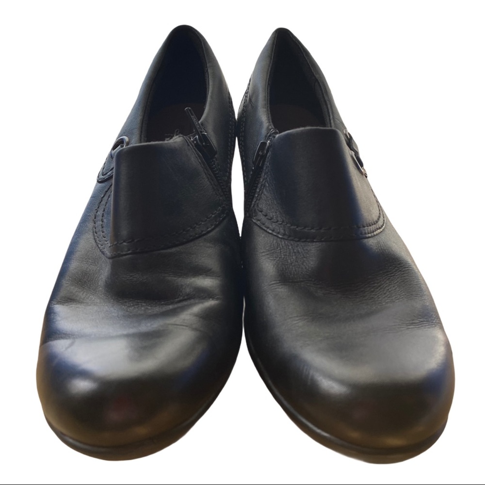 Clarks black side zip bootie 9.5